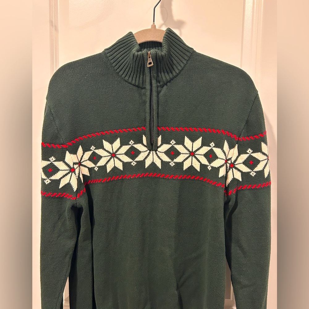 Men’s size Medium holiday quarter zip sweater. GUC!